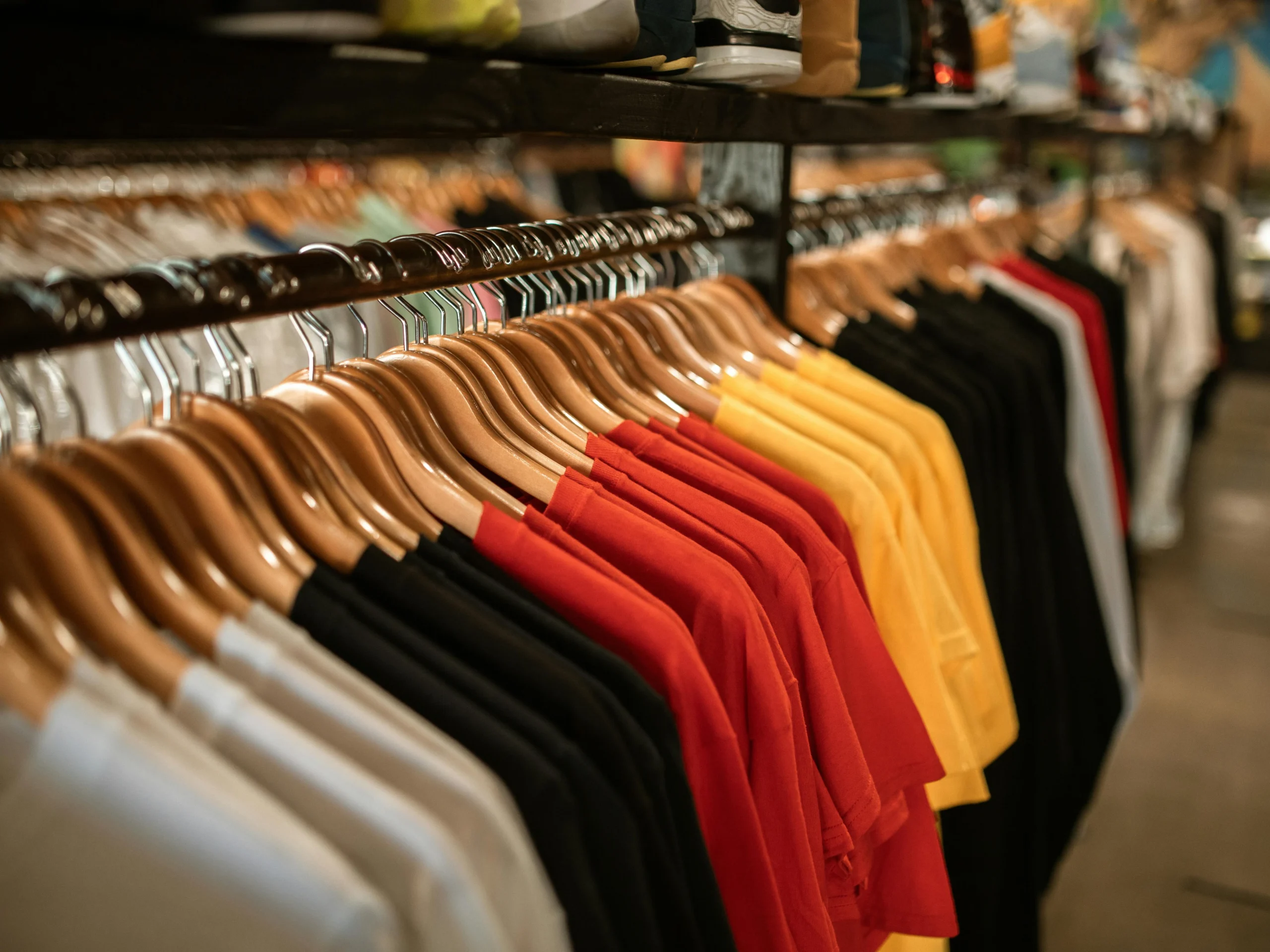 Produksi kaos polos untuk Pesanan Satuan hingga Skala Besar